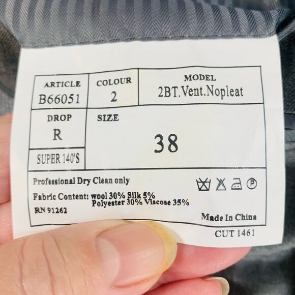 Elegant Men's Gray Suit - Picture 13 of 14